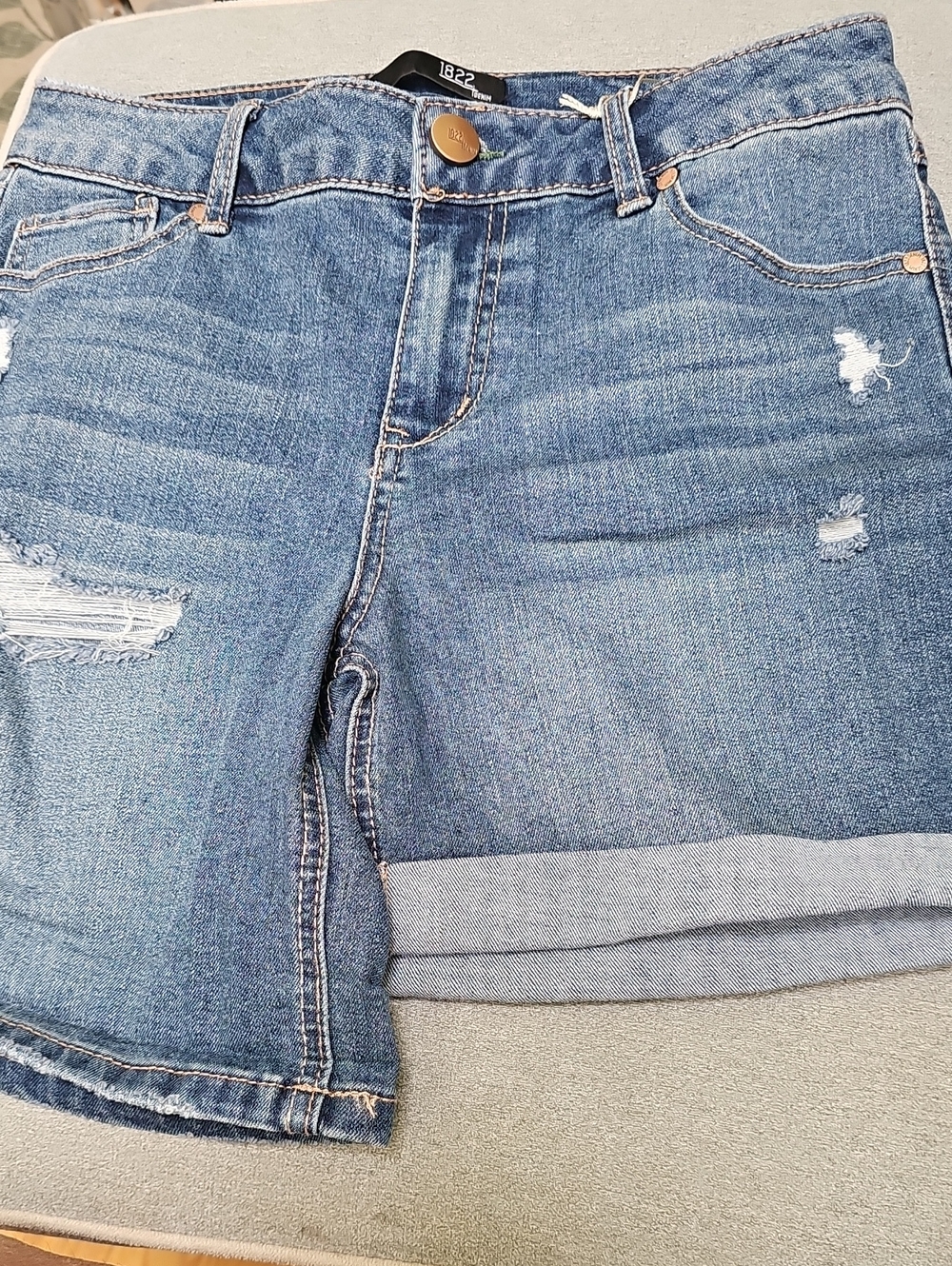1822 Denim Cuffed Jean Shorts Women's size 6/28 New With Tags